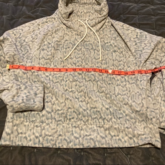 Old Navy active wear. Funnel neck cropped micro fleece sweatshirt for women! - Picture 7 of 7